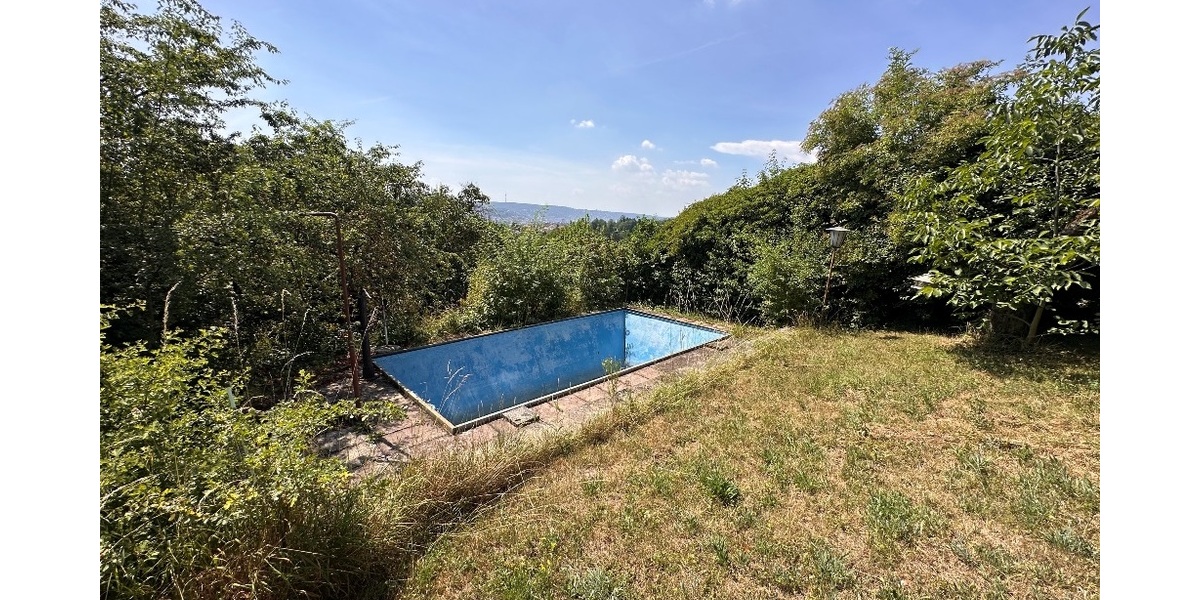 Swimmingpool mittlere Ebene